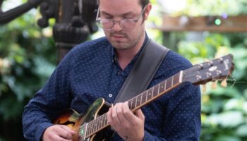 Joe Steels playing guitar