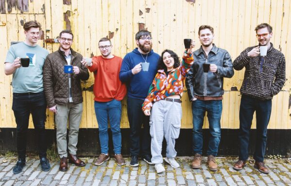 7 band members holding mugs