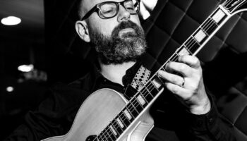 Black and white photo of guitarist