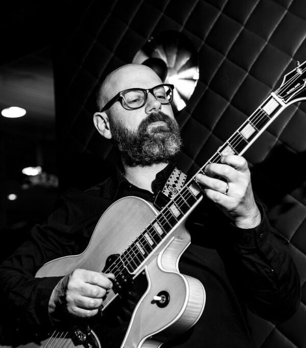 Black and white photo of guitarist