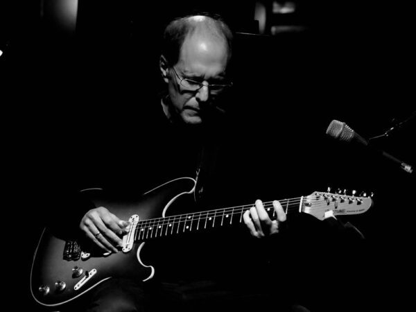Lorne Lofsky playing guitar