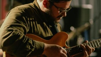 Timmy Allan playing guitar